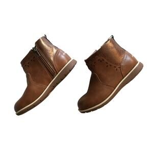 NEW Stride Rite Sveta boots